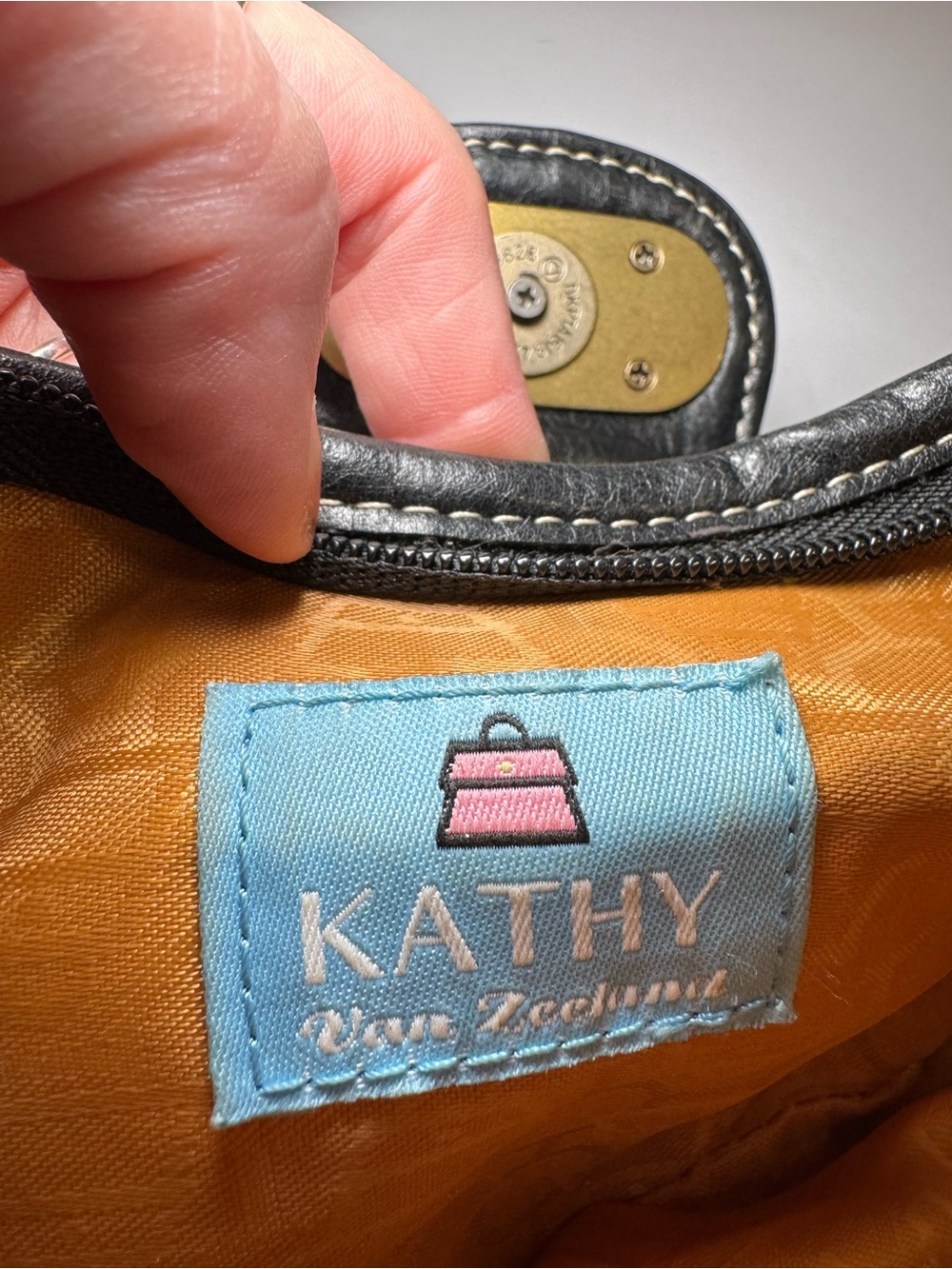 Kathy Van Zeeland vintage Y2K-era shoulder bag - Picture 7 of 10